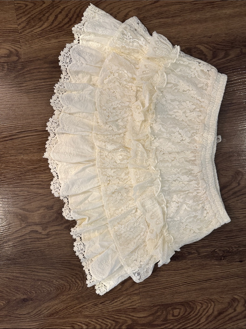 Listicle Cream Lace Ruffle Women's Shorts - Picture 2 of 4